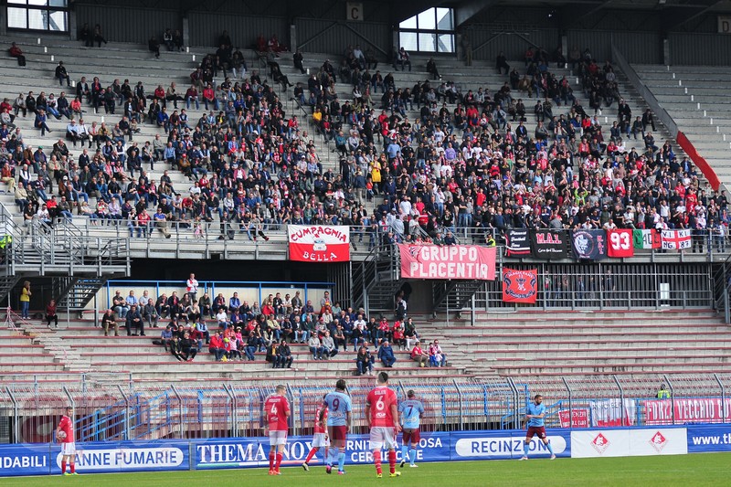 lo stadio ''Garilli'' durante la partita del primo aprile